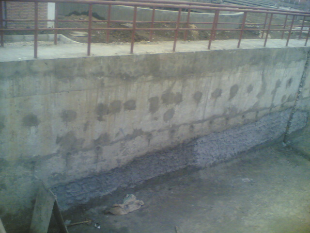 عزل خزانات المياه وحمامات السباحة والأسطح الخرسانية